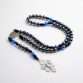 Rosario católico Mysterium Lucis de Holycrvx con cuentas tornasoladas azules y Cruz del Perdón